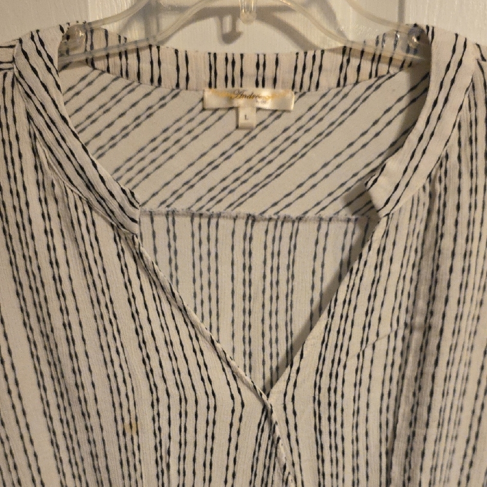 ANDREE BY UNIT Black and White Striped V-Neck Blouse - Picture 3 of 8